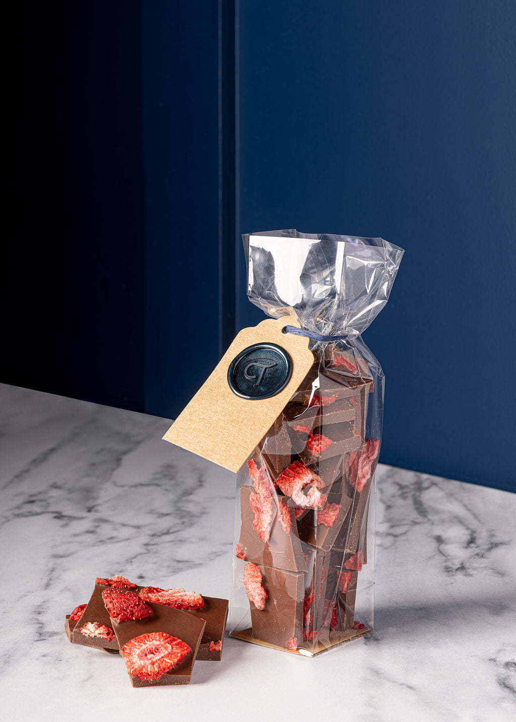 Caz Milk Chocolate & Strawberries (150g)