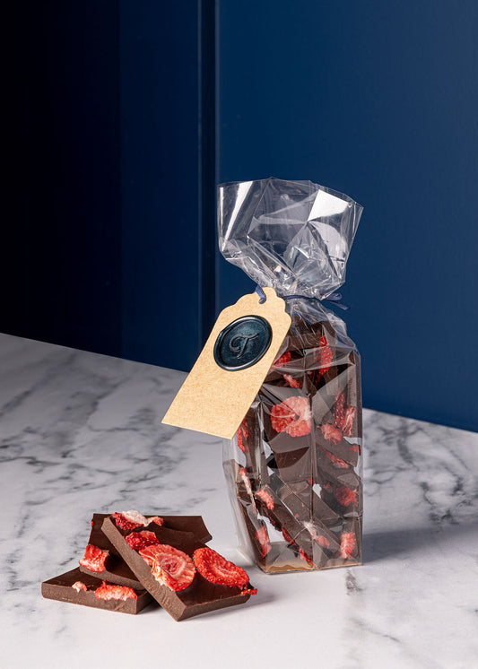 Vera Dark Chocolate & Strawberries (150g)