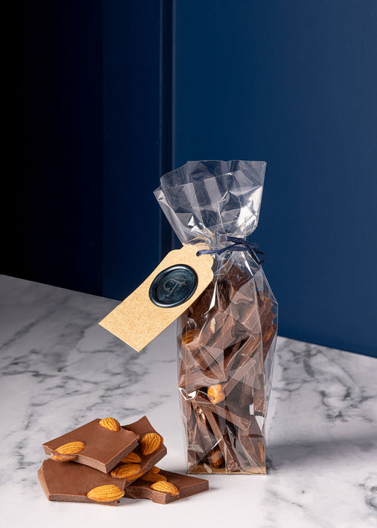 Vera Milk Chocolate & Almonds (150g)