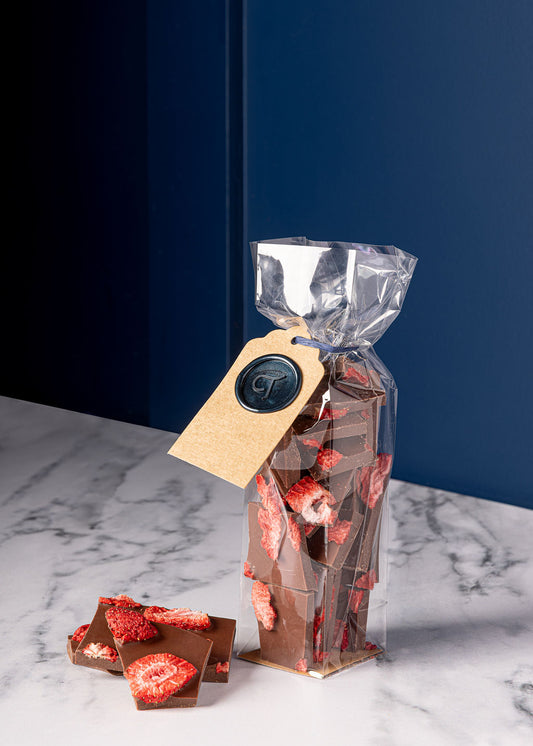 Vera Milk Chocolate & Strawberries (150g)